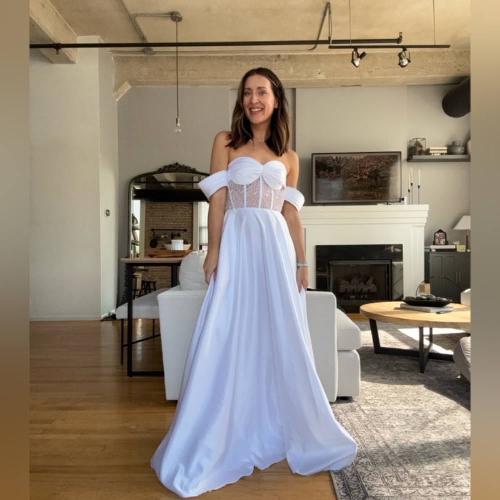 AW Bridal "AW Giona Wedding Dress," size 0 - Picture 6 of 12